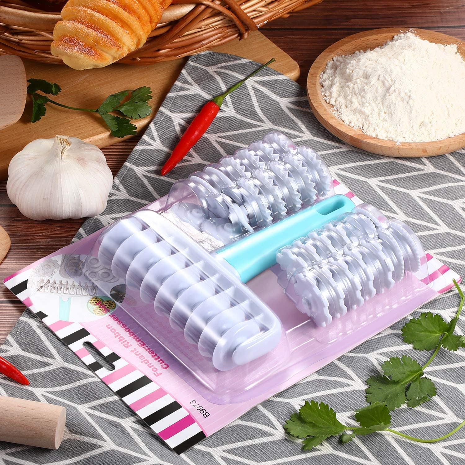 Fondant Ribbon Cutter Wheel Roller Pastry Mold Dough Lattice Cutter 4 Different Gears Embosser Set Noodle Dough Cutter Pastry Tools for Pie Pastry Household Baking